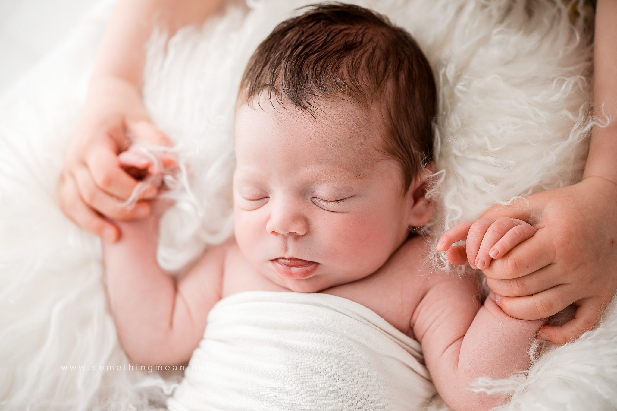 newborn & sibling hands photos