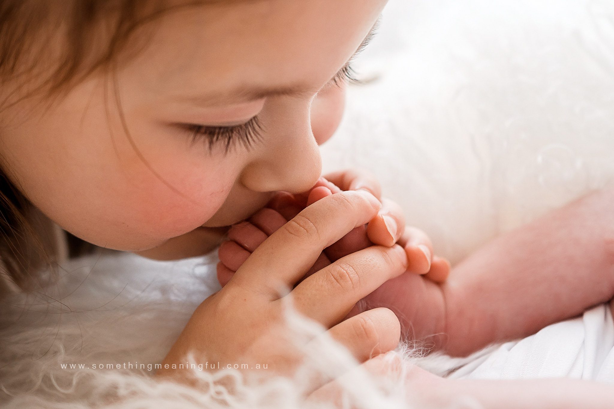 newborn and sibling photographer 